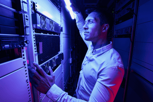 experienced-system-admin-monitoring-1200x800