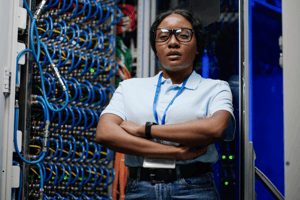 female-it-engineer-in-data-center-1200x800 (1)