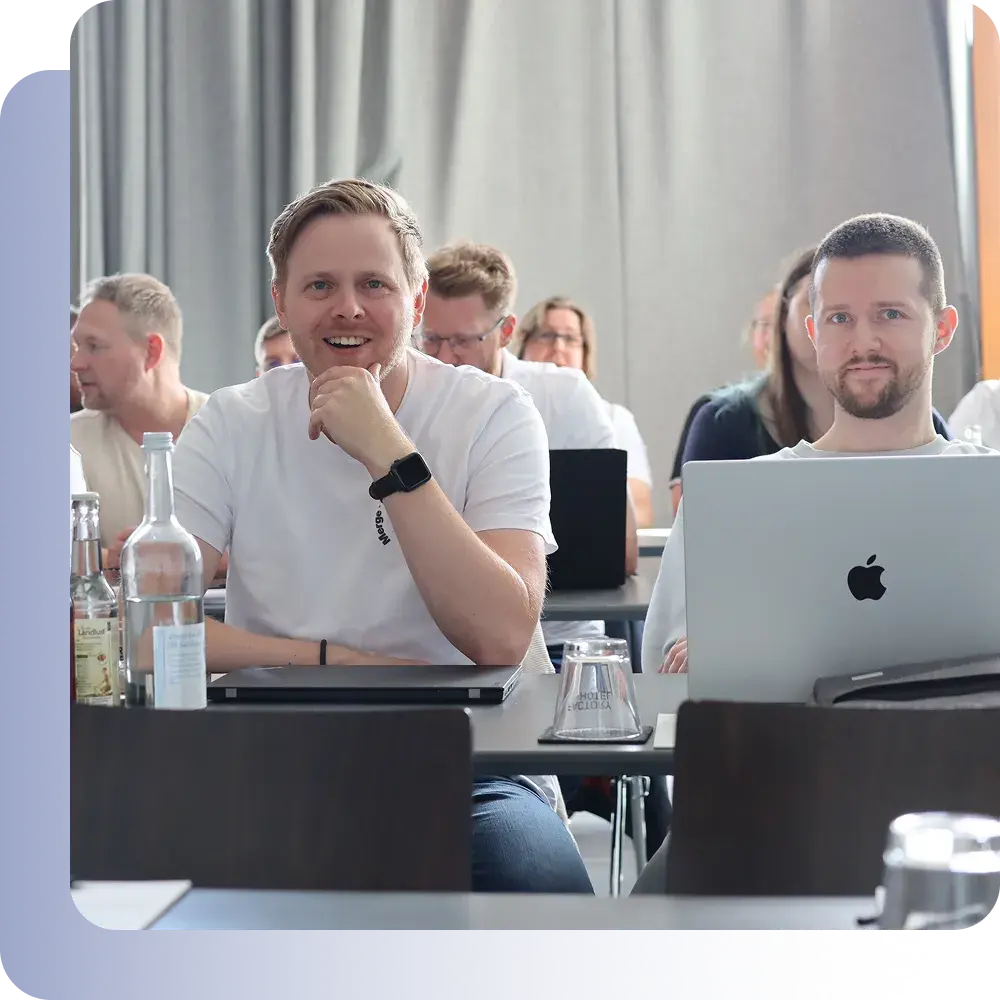 people-sitting-smiling-event people-sitting-smiling-event