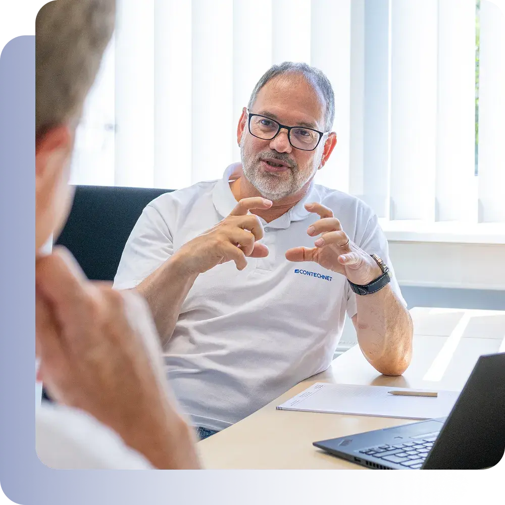 people-talking-office